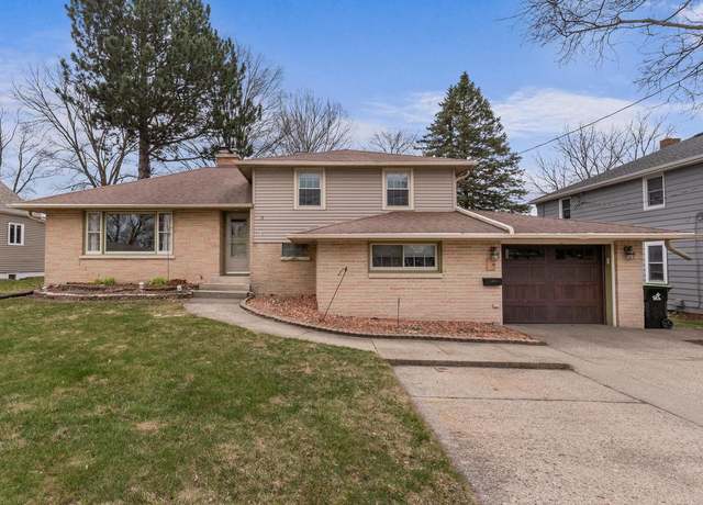 Property at 425 W Washington Ave, Hartford, WI 53027, 3 beds, 1.5 baths