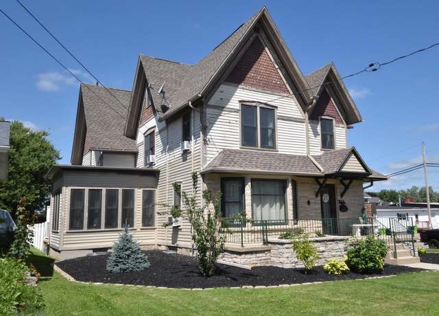 Property at 131 N John St, Mayville, WI 53050, 5 beds, 1.5 baths