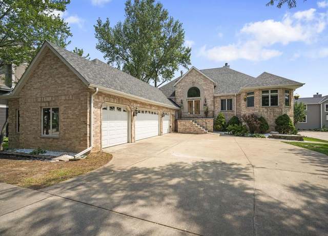 Property at W304N2470 Maple Ave, Pewaukee, WI 53072, 3 beds, 3 baths