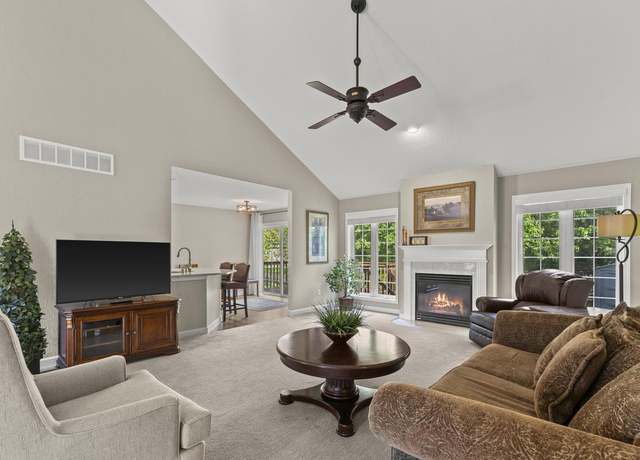 Property at W233N3028 Oakmont Ct Unit B, Pewaukee, WI 53072, 3 beds, 2 baths