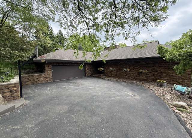 Property at N1961 Hickory Ln, La Crosse, WI 54601, 4 beds, 2.5 baths