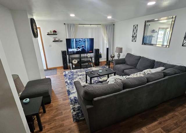 Property at 1319 Greenfield Ave, Sheboygan, WI 53081, 4 beds, 2 baths
