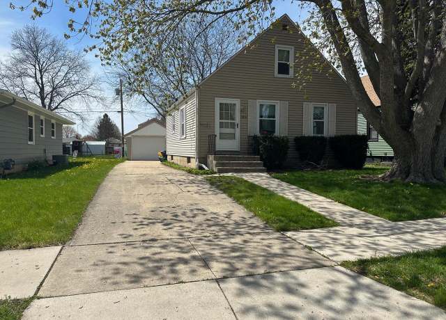 Property at 2714 25th Ave, Kenosha, WI 53140, 2 beds, 1 bath