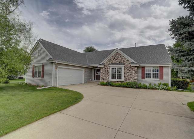 Property at 1361 Mockingbird Dr, Oconomowoc, WI 53066, 3 beds, 2 baths