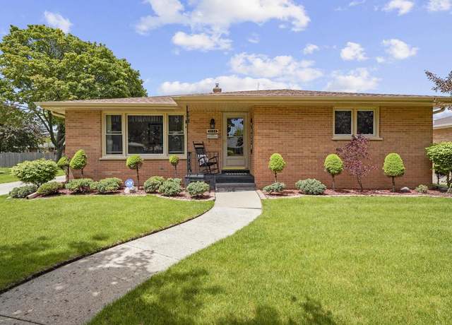 Property at 2138 23rd Ave, Kenosha, WI 53140, 3 beds, 2 baths