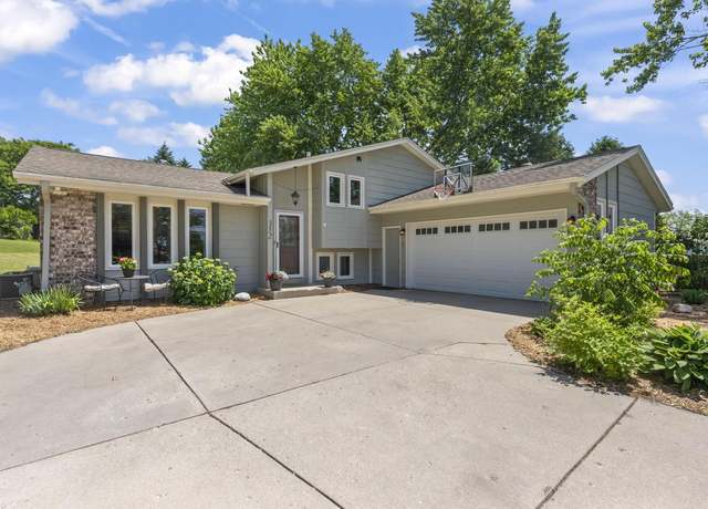 Property at 352 Stone Ct, Pewaukee, WI 53072, 3 beds, 2 baths