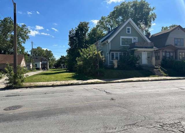 Property at 1425 W Burleigh St #1427, Milwaukee, WI 53206, 4 beds, 2 baths