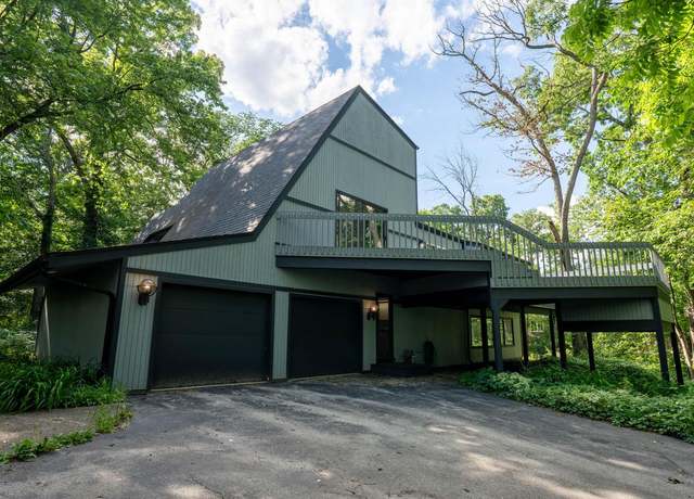 Property at 1725 Old Oak Ct, Brookfield, WI 53005, 4 beds, 3.5 baths
