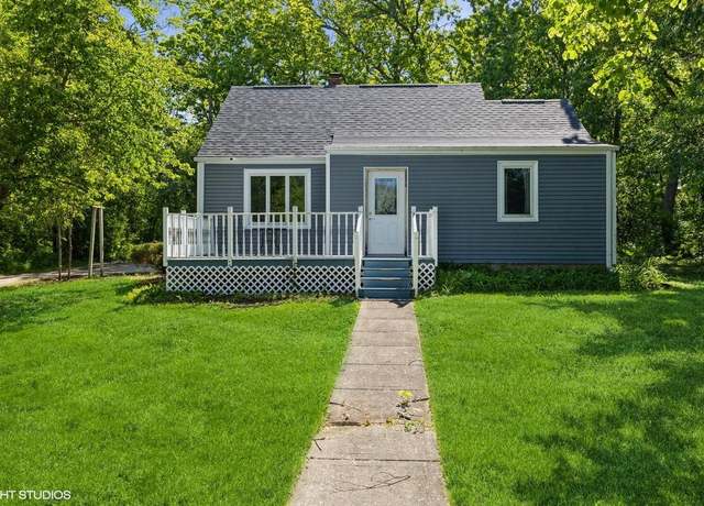 Property at 3215 West Dr, Lake Geneva, WI 53147, 3 beds, 2 baths