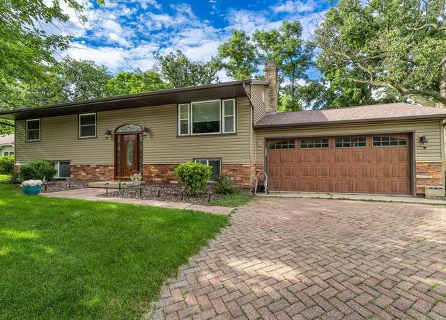 Property at 501 Sue Ann Dr, Lake Geneva, WI 53147, 4 beds, 2 baths
