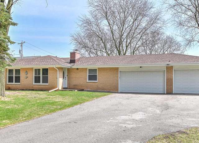 Property at 11030 N Buntrock Ave, Mequon, WI 53092, 4 beds, 2 baths