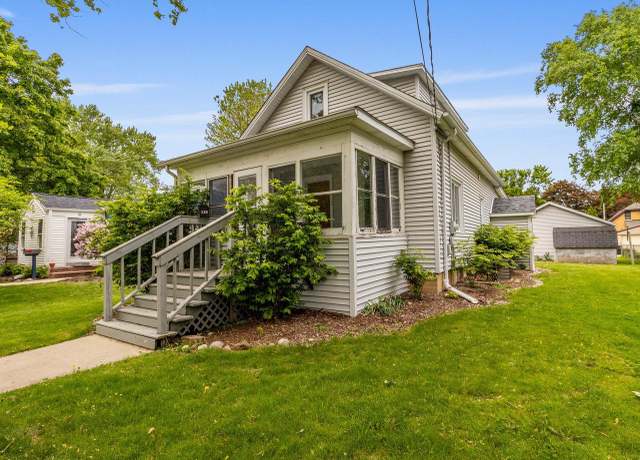 Property at 338 W 4th St, Oconomowoc, WI 53066, 3 beds, 1 bath
