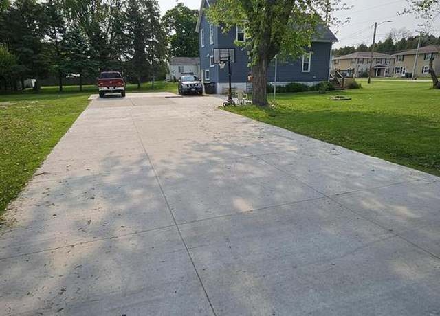 Property at 3322 Main Ave, Sheboygan, WI 53083, 3 beds, 1.5 baths