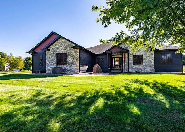 Property at W7669 Fieldstone Ct, Holmen, WI 54636, 4 beds, 3 baths