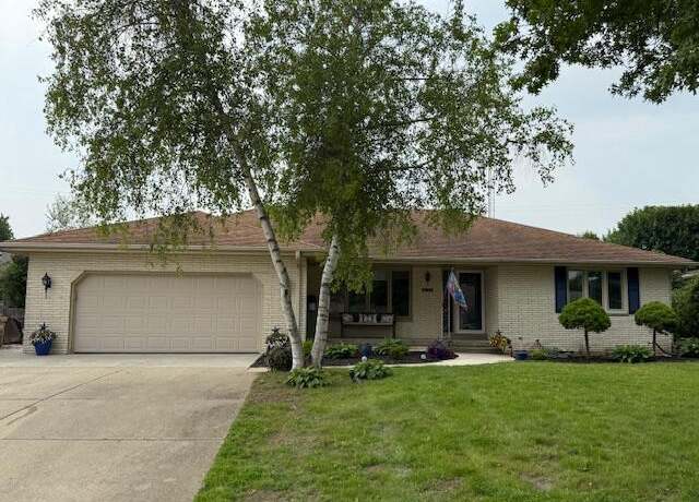 Property at 4005 86th Pl, Kenosha, WI 53142, 3 beds, 2 baths