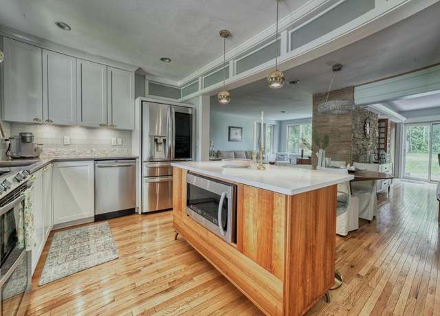 Property at 15005 Wisconsin Ave, Elm Grove, WI 53122, 3 beds, 1.5 baths
