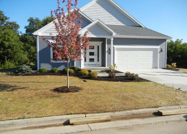 Property at 403 Evan Dr, Lake Geneva, WI 53147, 3 beds, 2 baths