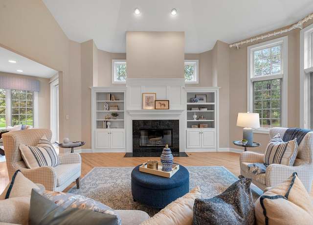 Property at 10632 N Hidden Reserve Cir, Mequon, WI 53092, 3 beds, 2.5 baths