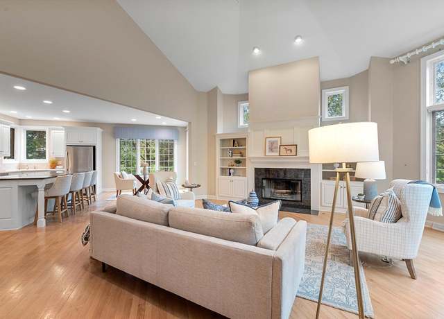 Property at 10632 N Hidden Reserve Cir, Mequon, WI 53092, 3 beds, 2.5 baths