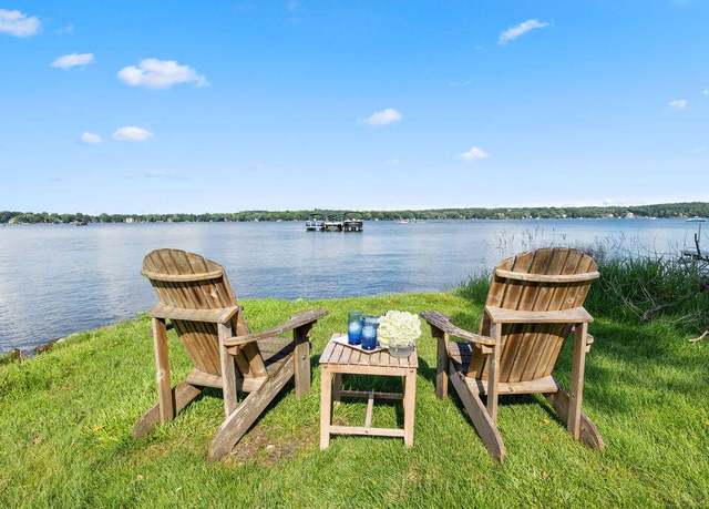 Property at 2132 W Shore Dr, Delafield, WI 53018, 5 beds, 3.5 baths