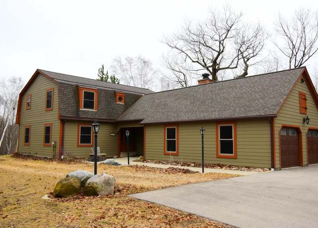 Property at 2277 Edgewood Dr, Grafton, WI 53024, 4 beds, 2.5 baths