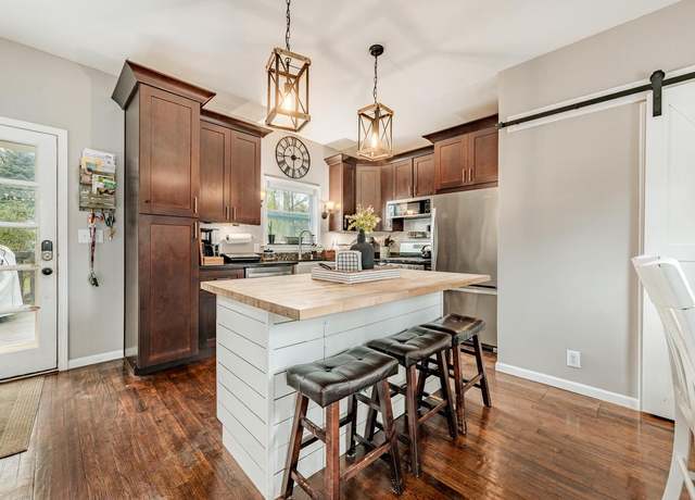 Property at 21785 Mary Lynn Dr, Brookfield, WI 53045, 3 beds, 2 baths
