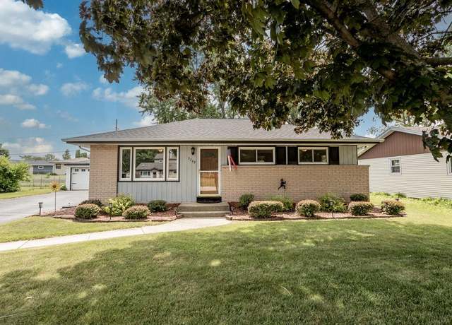 Property at 3369 E Oak Creek Dr, Oak Creek, WI 53154, 3 beds, 1 bath