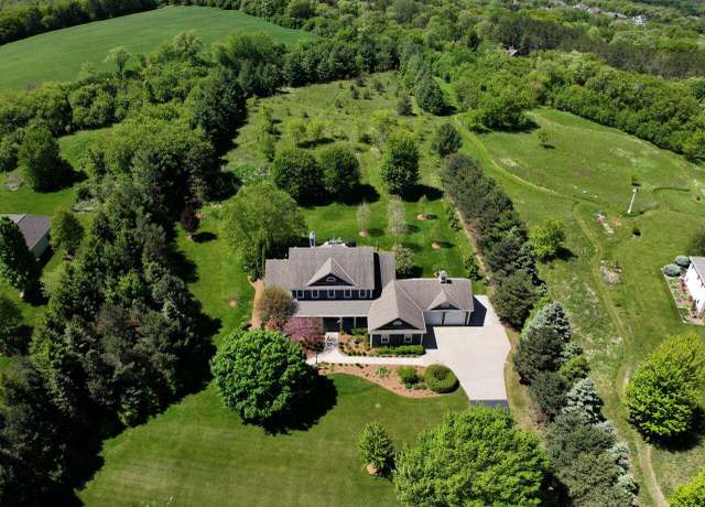 Property at W331S609 Erin Way, Delafield, WI 53018, 4 beds, 3 baths