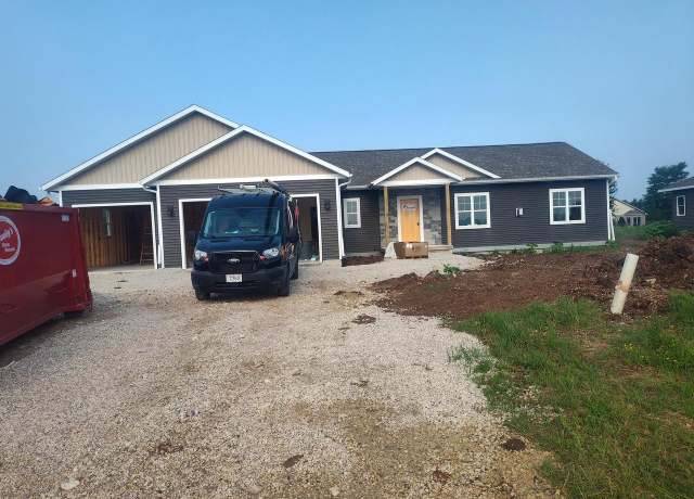 Property at 748 S Country Ln, Fond Du Lac, WI 54935, 3 beds, 2 baths
