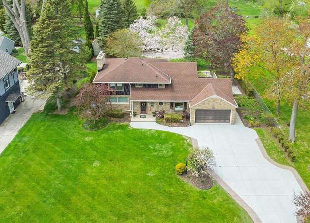 Property at 1416 Lake Dr, South Milwaukee, WI 53172, 3 beds, 2 baths
