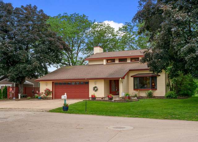 Property at 1301 La Crescent Pl, La Crosse, WI 54603, 3 beds, 2.5 baths