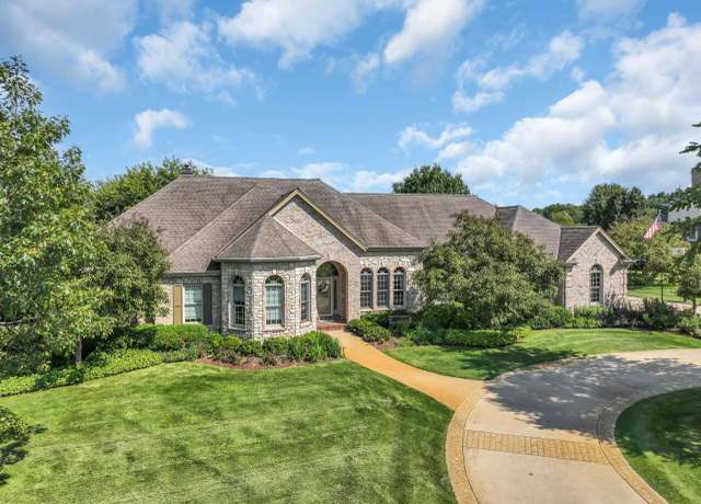 Property at 386 Steeple Pointe Cir, Delafield, WI 53018, 4 beds, 3.5 baths