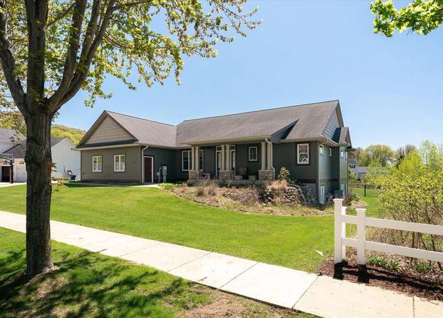 Property at 2008 Clearwater Dr, Onalaska, WI 54650, 5 beds, 3 baths