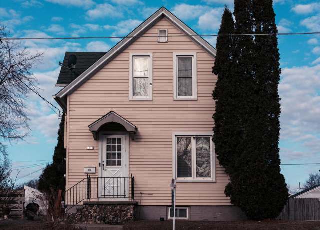 Property at 1414 S 16th St, Manitowoc, WI 54220, 4 beds, 1 bath