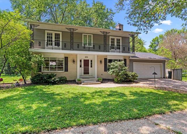 Property at 736 Summit Dr, West Bend, WI 53095, 4 beds, 3 baths
