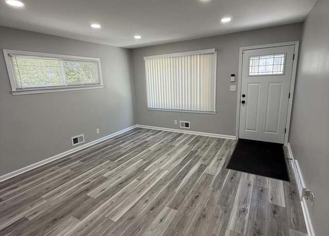 Property at 5759 N 95th St, Milwaukee, WI 53225, 3 beds, 1.5 baths