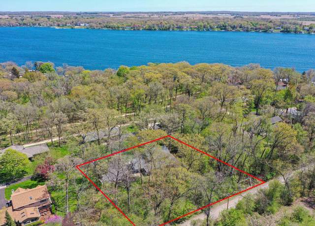 Property at 2613 Glen Eyrie Ln, Delavan, WI 53115, 4 beds, 2.5 baths