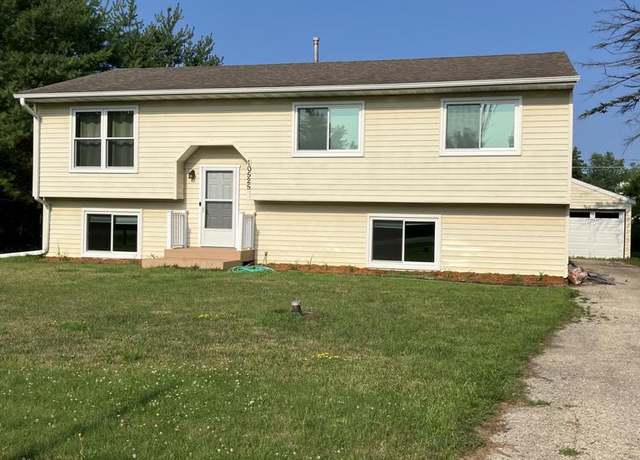 Property at 10525 3rd Ave, Pleasant Prairie, WI 53158, 3 beds, 1 bath