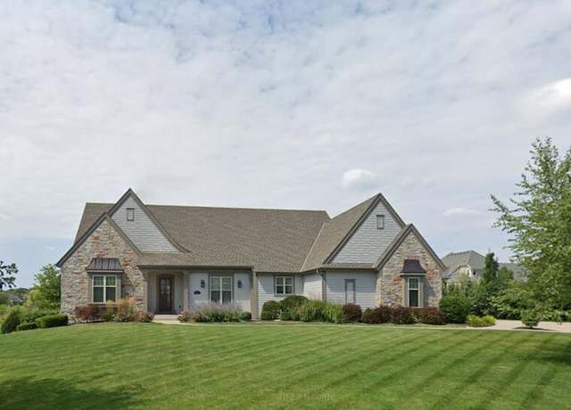 Property at 11511 N Oakview Ct, Mequon, WI 53092, 4 beds, 3.5 baths