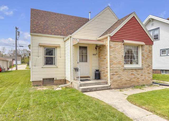 Property at 1612 S 17th St, Sheboygan, WI 53081, 3 beds, 1 bath