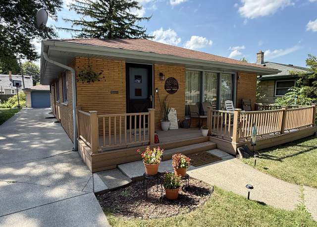 Property at 3935 N 82nd St, Milwaukee, WI 53222, 3 beds, 2.5 baths