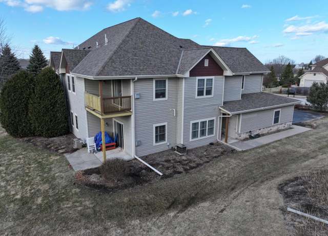 Property at 1617 New Port Vista Dr, Grafton, WI 53024, 2 beds, 2 baths