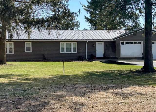 Property at 1429 Oconomowoc Ave, Watertown, WI 53094, 2 beds, 2 baths