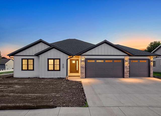 Property at 960 Crockett Dr, Holmen, WI 54636, 3 beds, 2 baths