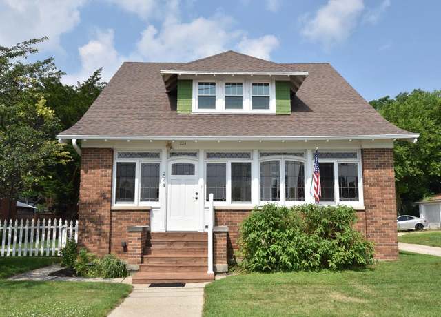 Property at 224 N 9th Ave, West Bend, WI 53095, 4 beds, 1.5 baths