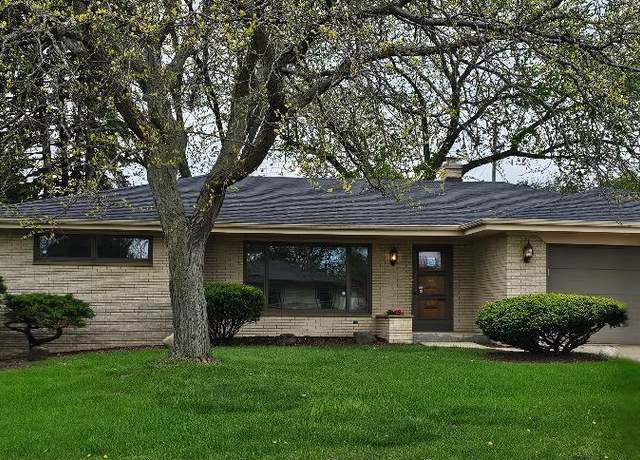 Property at 1334 Harrington Dr, Racine, WI 53405, 3 beds, 1.5 baths