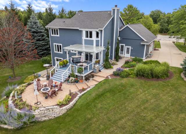 Property at 1855 Howard Dr, Cedarburg, WI 53012, 3 beds, 2.5 baths