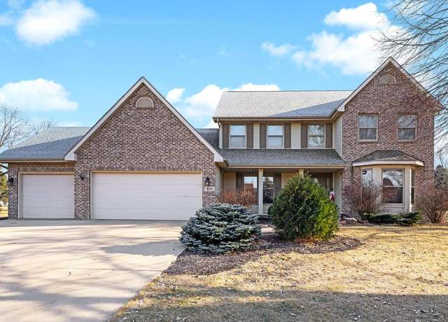 Property at 829 Country Club Ln, Fond Du Lac, WI 54935, 5 beds, 3.5 baths
