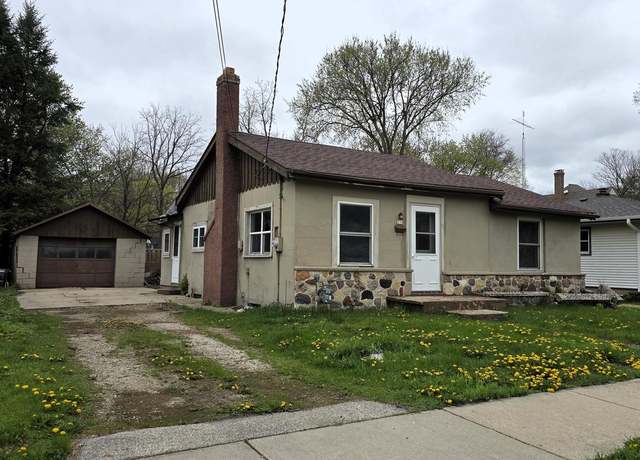Property at 214 E Jefferson St, Oconomowoc, WI 53066, 2 beds, 1 bath