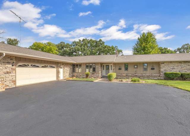 Property at W4978 Valley Creek Rd, Fond Du Lac, WI 54937, 3 beds, 2.5 baths